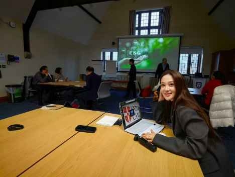 剑桥大学博士后研究学员赴英国本校研讨图片2 剑桥大学博士后研究学员赴英国本校研讨图片2